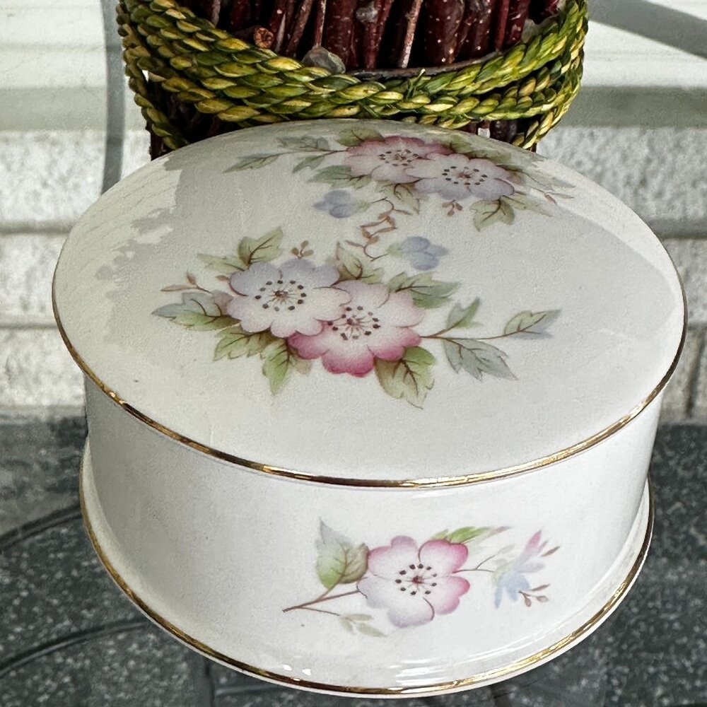 Vintage Sadler England Lidded Trinket Dish Floral Motif